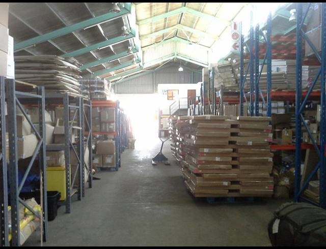 1,172M² WAREHOUSE TO LET IN NDABENI